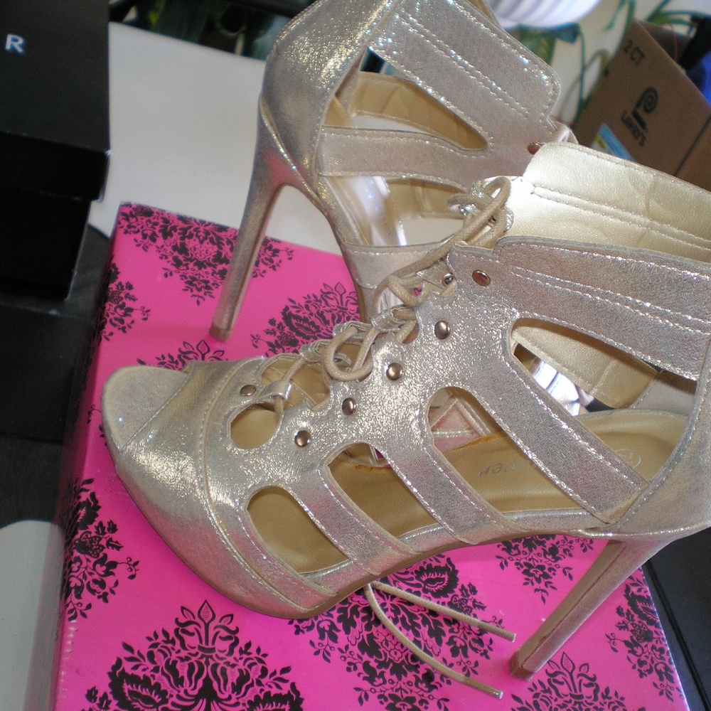women's shoes